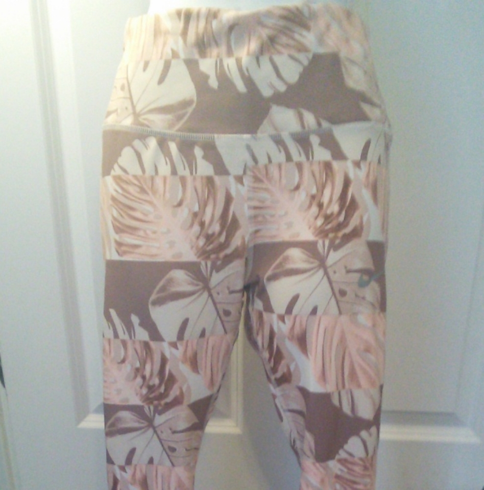 Nike women's Dri fil Printed Cropped Full length Leggings M